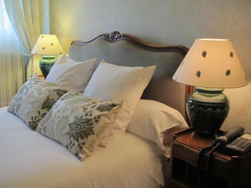 Chateau Beau Jardin Hotel Gaillan-en-Medoc Room photo