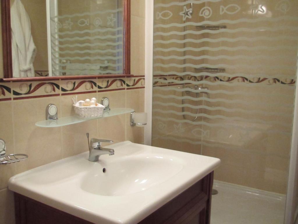 Chateau Beau Jardin Hotel Gaillan-en-Medoc Room photo